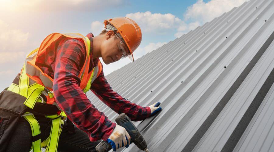 Professional gutter cleaning in Minong, WI